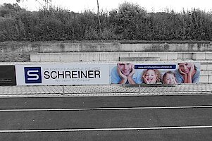 Bandenwerbung Schreiner - Dingolfing, Beschilderung Regensburg,  Beschilderung Deggendorf,  Beschilderung Dingolfing,  Beschilderung Cham,  Beschilderung Landshut,  Beschilderung Passau