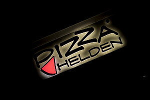 LED Profilbuchstaben – Pizza Helden